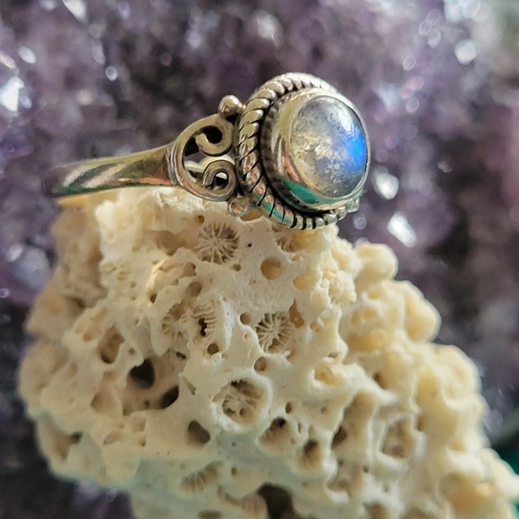 Sterling silver Moonstone ring with pretty designs on the band. - Picture 5 of 7